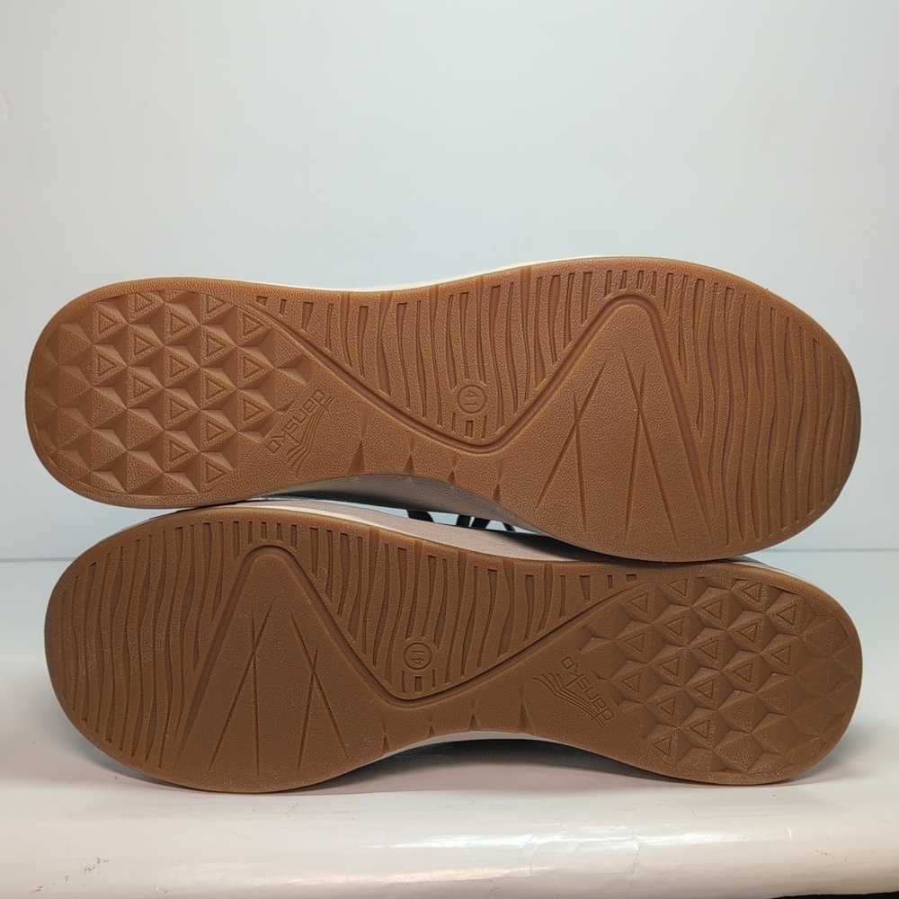 NWOT Dansko Charlie perforated leather sneaker shoes women's size 10.5. EU 41 - Picture 9 of 14